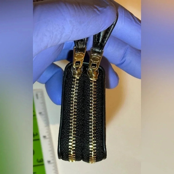 A Coach zip around mini sig. canvas wallet. - Picture 6 of 9